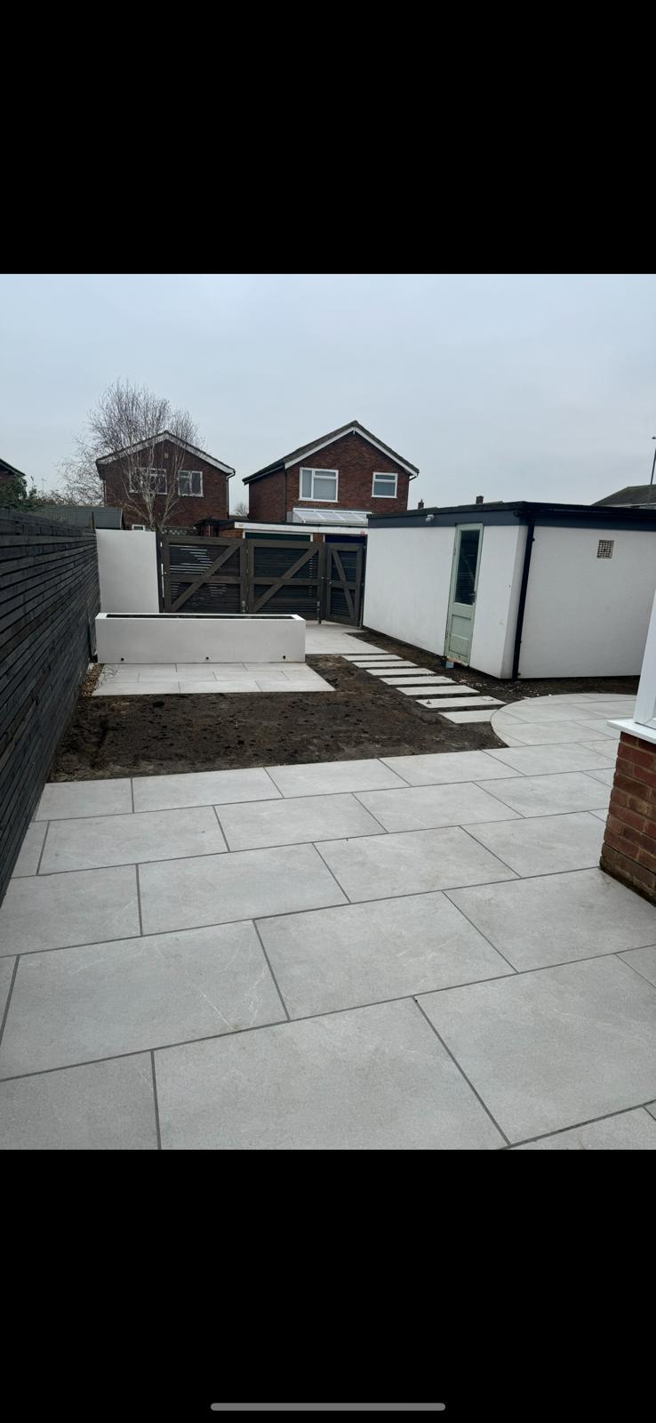 Light porcelain courtyard paving with stepping-stone path